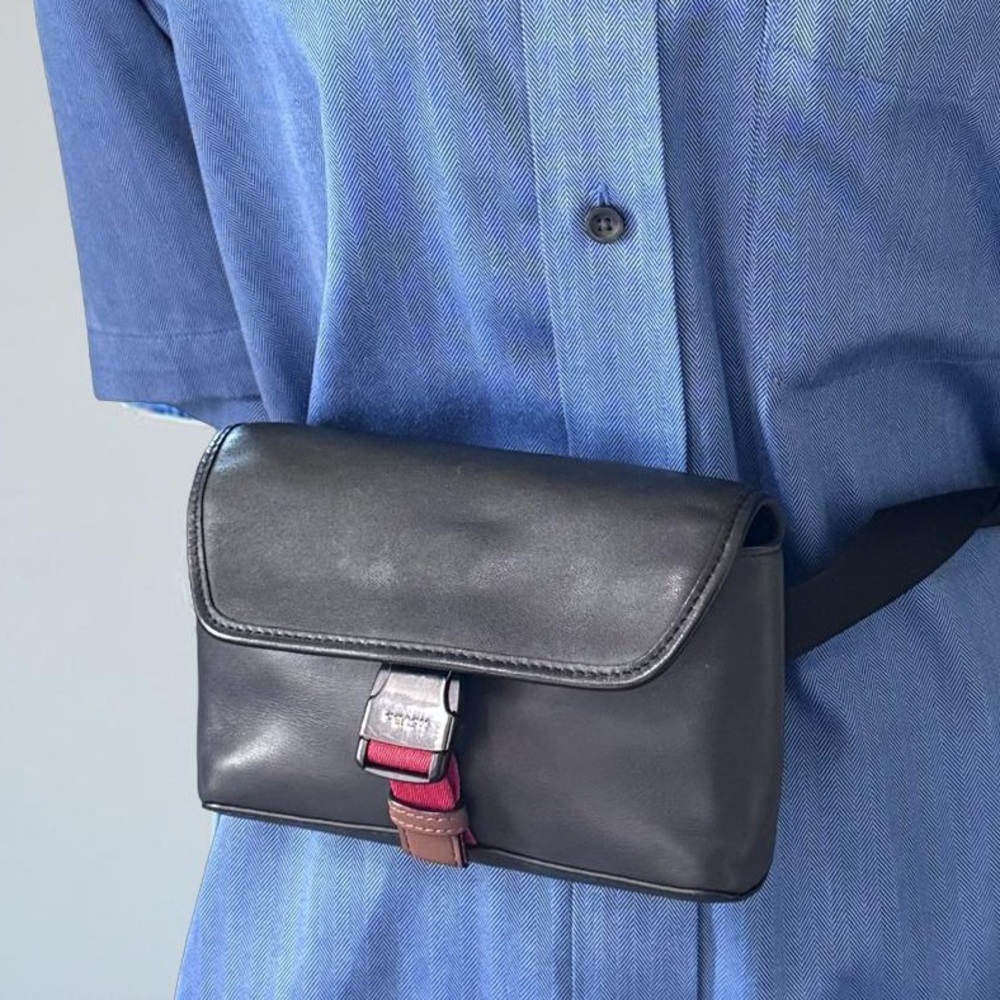 Coach Genuine Rider leather sling,cross-body,belt bag,gunmetal hardware,logo - Picture 8 of 10